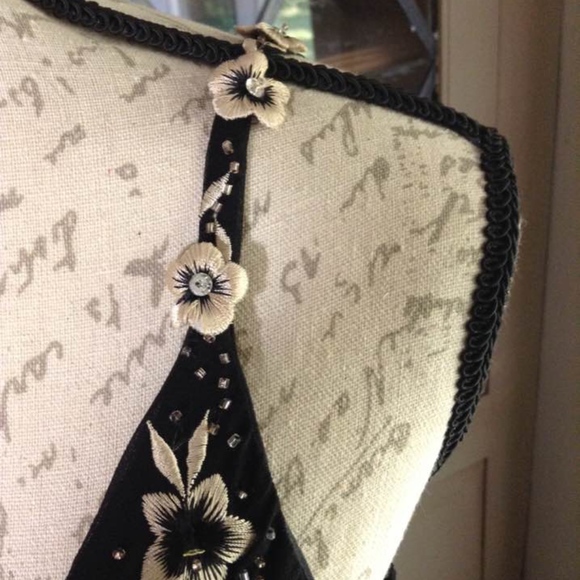 Cache Size 4 all silk cocktail dress - Picture 2 of 4